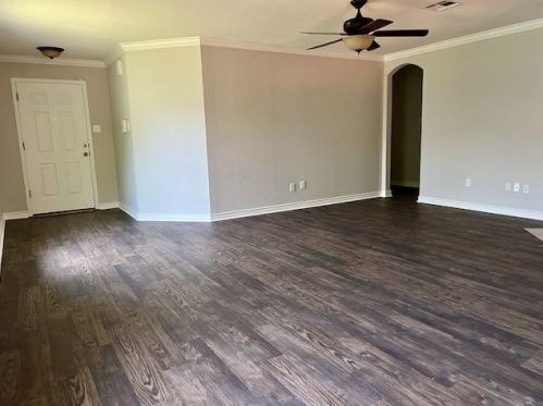 140 Fall Creek Dr, Uhland, TX 78640-5384