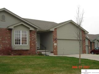 11719 Lakeview Dr, Omaha, NE 68133-4714