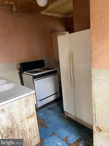 216 Laurel Ave, Camden NJ  08107-2128 exterior