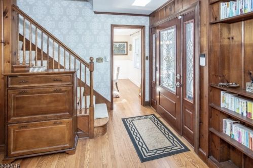 42 King George Rd, Warren NJ  07059-7045 exterior