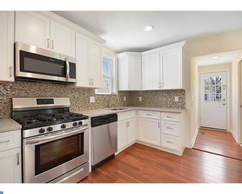 108 Kingston Ave, Barrington, NJ 08007-1118