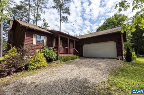 32 Begum Rd, Bybee, VA 22963-2916