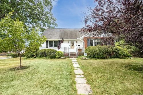 2 Willow Ave, Poughkeepsie, NY 12603-3007