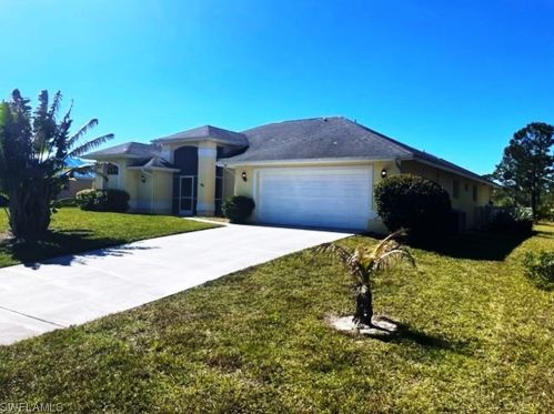 511 Palmetto Ave, Lehigh Acres, FL 33972-7860