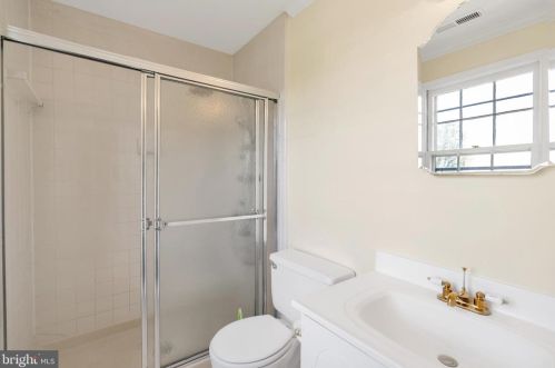 2827 Flagmaker Dr, Falls Church VA  22042-2204 exterior