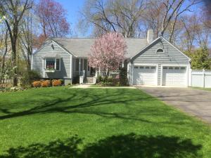 30 Richmond Dr, Tokeneke, CT 06820-2926