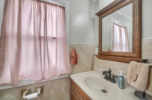 318 Summit Ave, Mount Vernon NY  10552-3004 exterior