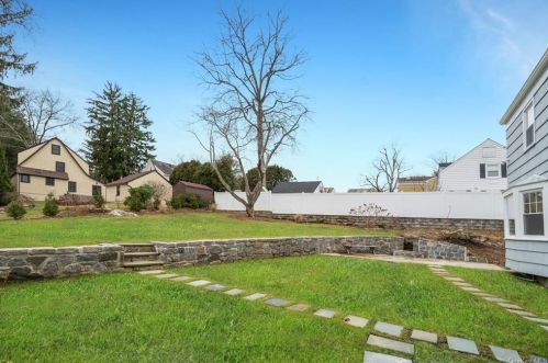 15 Thelma Pl, White Plains NY  10605-3808 exterior