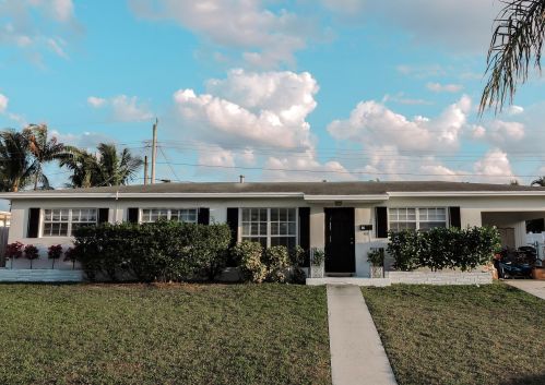 522 Ebbtide Dr, West Palm Beach, FL 33408-4819
