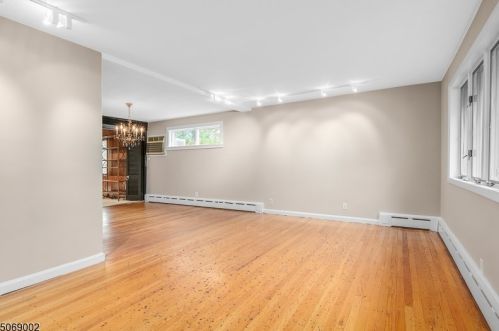 37 Brentwood Dr, Verona, NJ 07044-2518