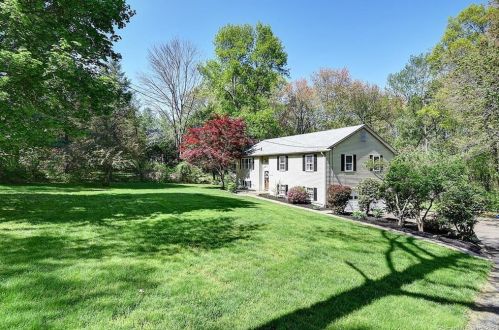 393 Weir St, Glastonbury, CT 06033-3520