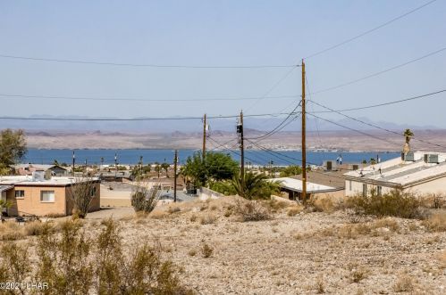 781 Caliente Ln, Lake Havasu City, AZ 86404-3284