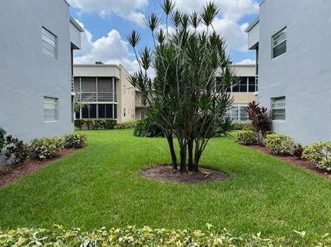 148 Burgundy D, Delray Beach FL  33484-5432 exterior