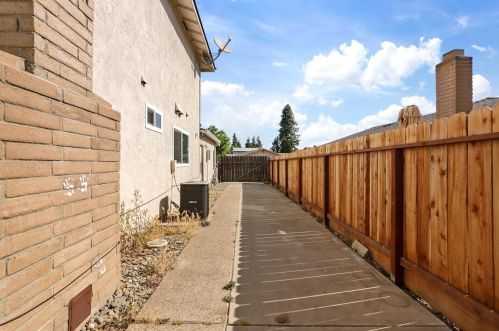 696 Tahoe St, Manteca CA  95337-6853 exterior