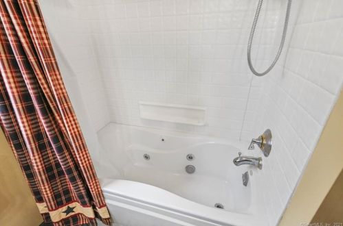 32 Elvira Hts, Putnam CT  06260-2500 exterior