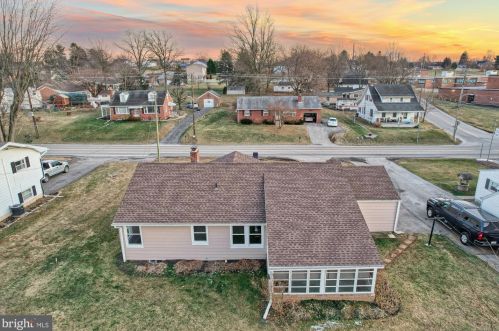 185 Hanover St, Spring Grove PA  17362-1103 exterior