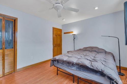 4 Charles Ter, Piscataway NJ  08854-5320 exterior