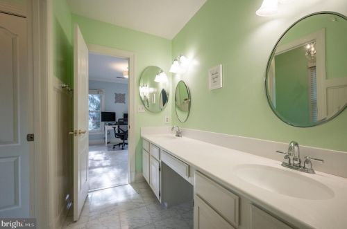 281 Golden Woods Ct, Great Falls VA  22066-4152 exterior