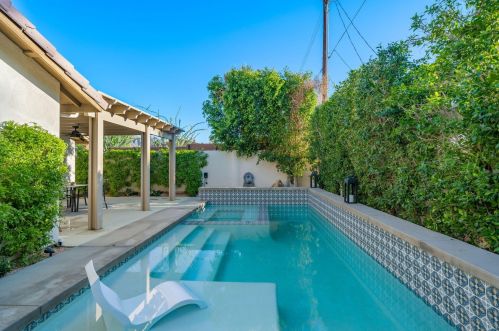 51915 Avenida Alvarado, La Quinta CA  92253-3190 exterior