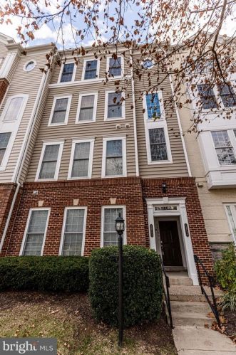 14786 Potomac Branch Dr, Woodbridge VA  22191-4056 exterior