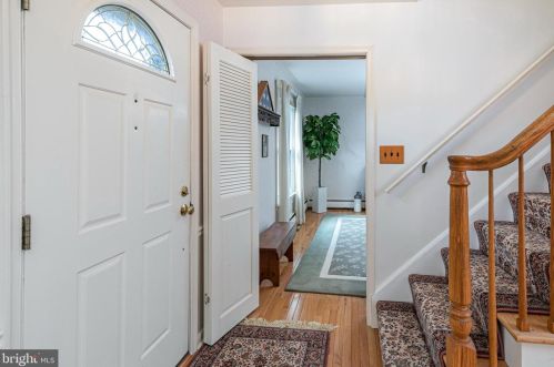 16 Vanderveer Dr, Lawrence Township NJ  08648-3151 exterior
