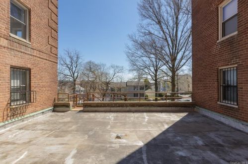 70 Locust Ave, New Rochelle NY  10801-7361 exterior