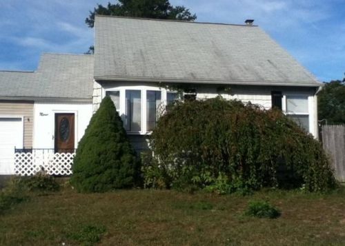 9 Ceil Pl, Bethpage, NY 11714-4502