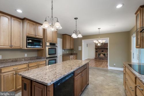 4471 Occoquan Overlook, Woodbridge VA  22192-6107 exterior