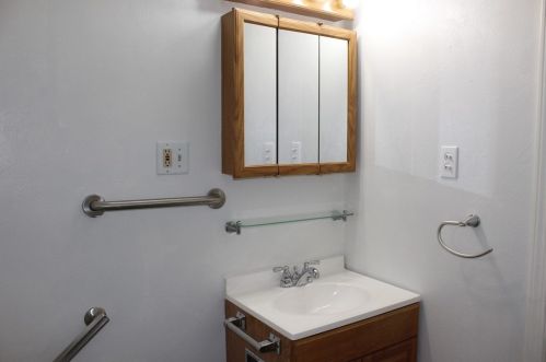 1 Nancy Dr, Jeannette PA  15644-1040 exterior