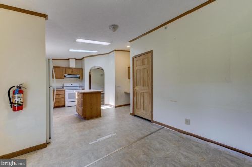 1356 Kings Hwy, Pilesgrove NJ 08098-2517 exterior