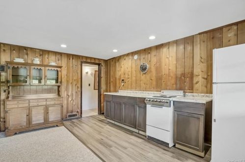 257 Osborne Hill Rd, Fishkill NY  12524-2510 exterior