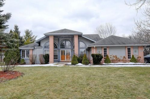 5369 Donges Ln, Milwaukee WI  53223-1359 exterior