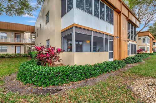 446 Normandy J, Delray Beach FL  33484-4874 exterior