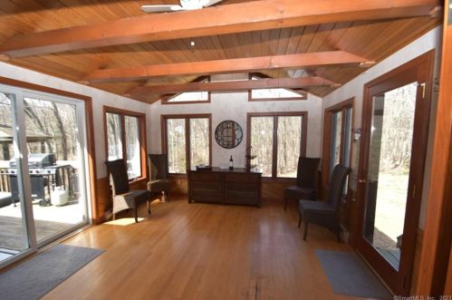 10 Chapman Rd, East Hampton CT  06424-1310 exterior