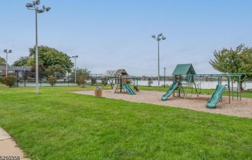 2026 Harbour Dr, Palmyra NJ  08065-1120 exterior