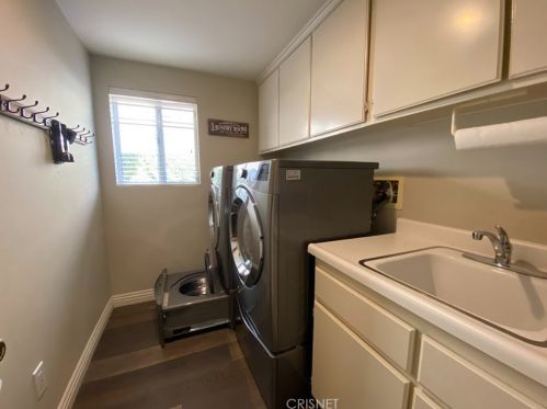 23037 Weymouth Pl, Santa Clarita CA  91354-2040 exterior