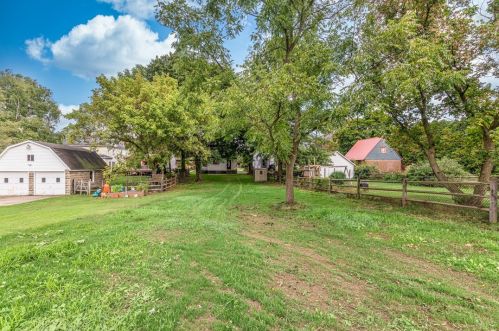 318 New Castle St, Zelienople PA  16063-1336 exterior