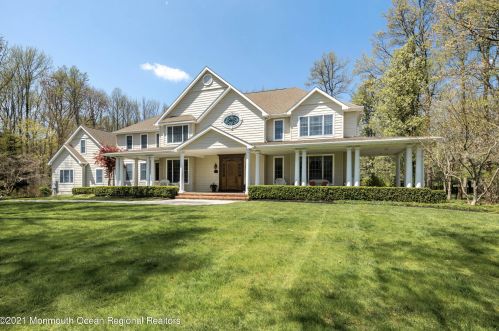 602 Martins Ln, Tinton Falls, NJ 07701-6365