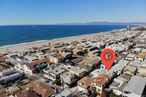 320 33rd Pl, Manhattan Beach CA  90266-3820 exterior