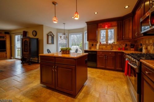 130 Holland Rd, Wantage NJ  07461-2835 exterior