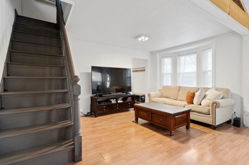 4 Hill St, Salem NH  03079-2538 exterior