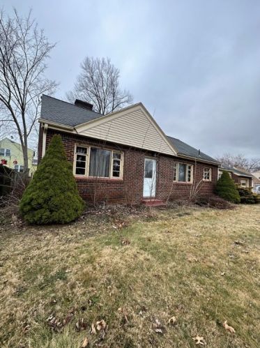 645 Sharon New Castle Rd, Hermitage, PA 16121-1348