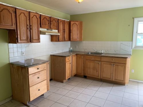 632 Roman Ave, Westbury NY  11590-3548 exterior