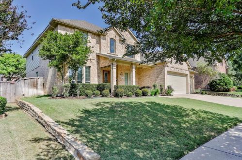 8020 Ocean Dr, Fort Worth, TX 76123-1895