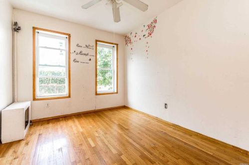 10510 89th St, Jamaica, NY 11417-1340