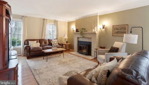 5550 Wide Oak Ct, Woodbridge VA  22192-6036 exterior