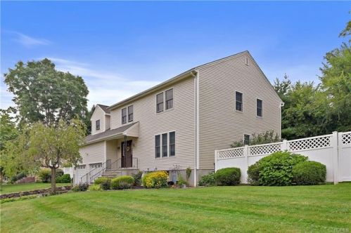 46 Whittier Dr, Thornwood, NY 10594-1707