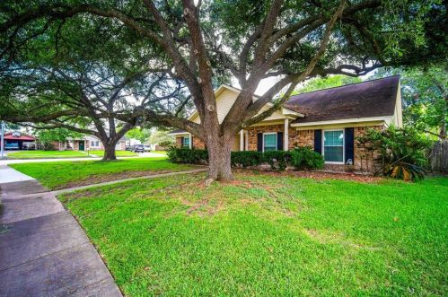 1802 Cripple Creek Ln, Pearland, TX 77581-5642
