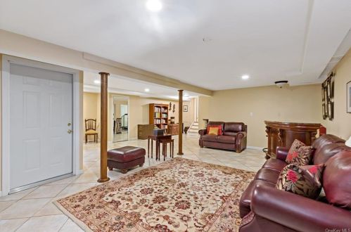 51 Meadow Rd, Briarcliff NY  10510-1134 exterior