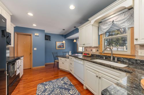 4144 Menomonee Riv Pkwy, Milwaukee WI 53222-1135 exterior